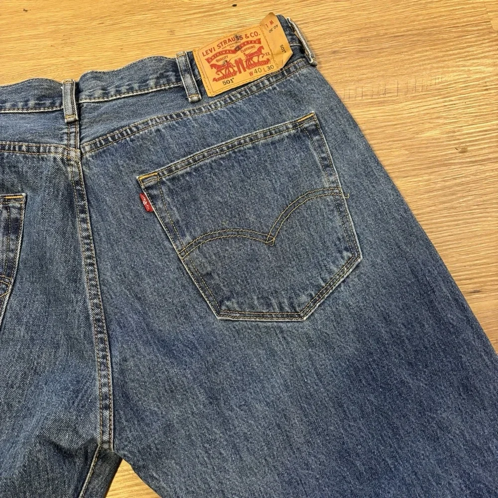 Levis 501 Denim Jeans Mens‎ Size 40 X 30 Original Fit Button Fly Medium Wash 1M